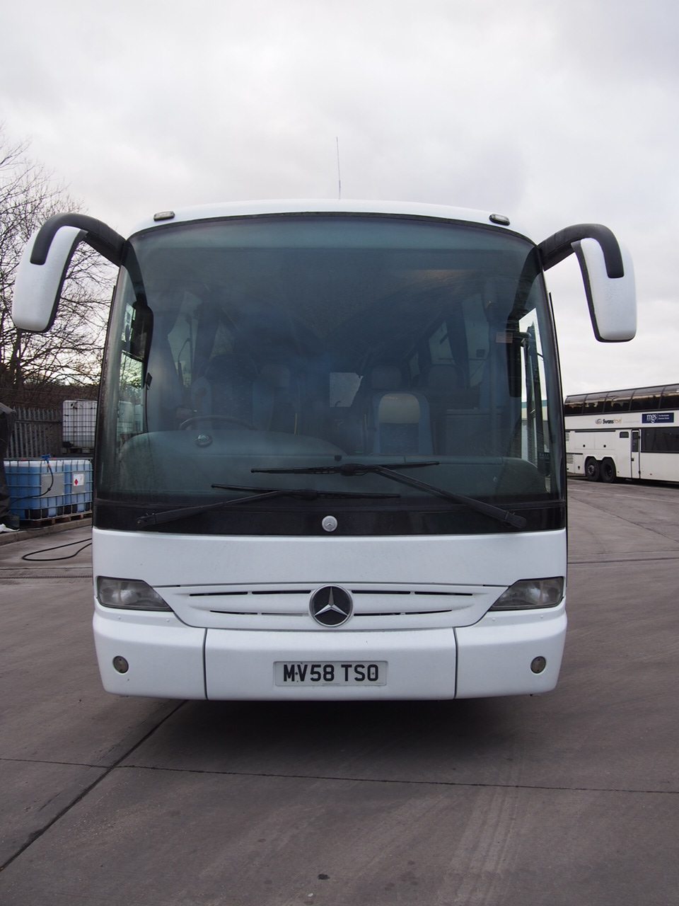 coachesMercedesBenz174852 Hills Coaches