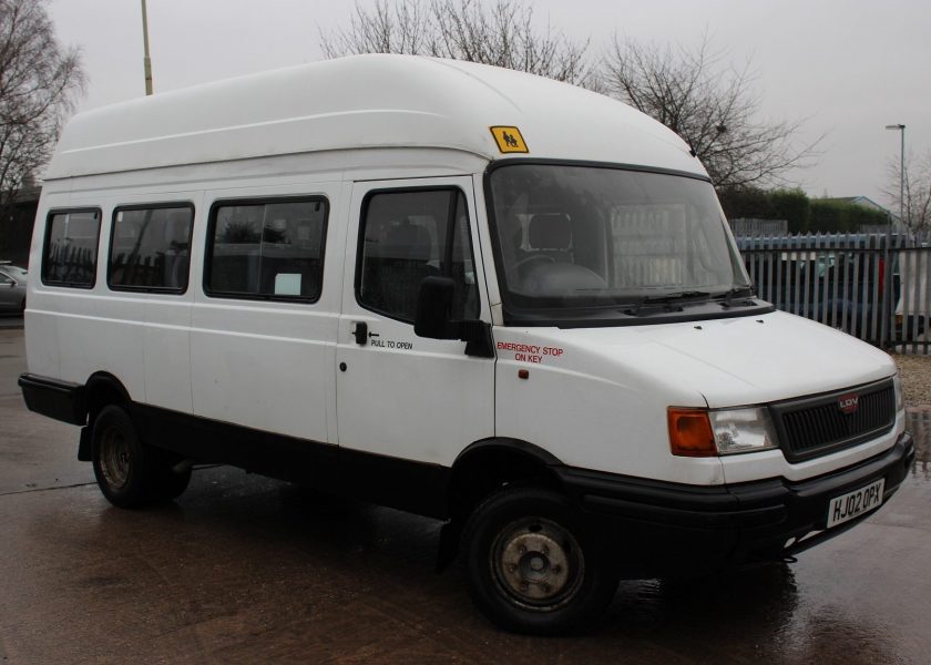 02 LDV CONVOY 400 16 SEATS - Hills Coaches