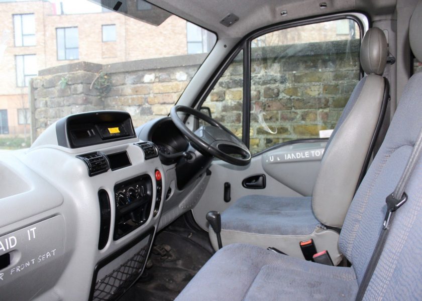 2003 RENAULT MASTER 14 SEATS - Hills Coaches