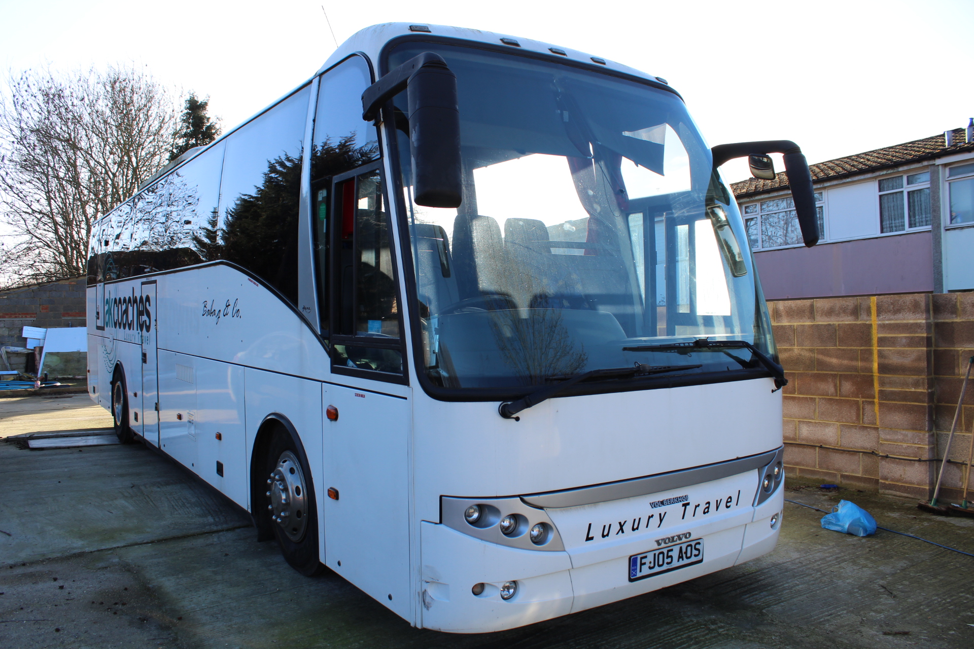 2005 VOLVO B12M BERKHOF AXIAL 50 49 SEATS - Hills Coaches