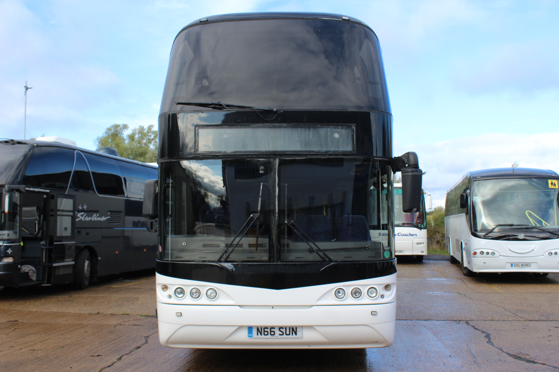 07 NEOPLAN N122 SKYLINER 87 SEATS - Hills Coaches