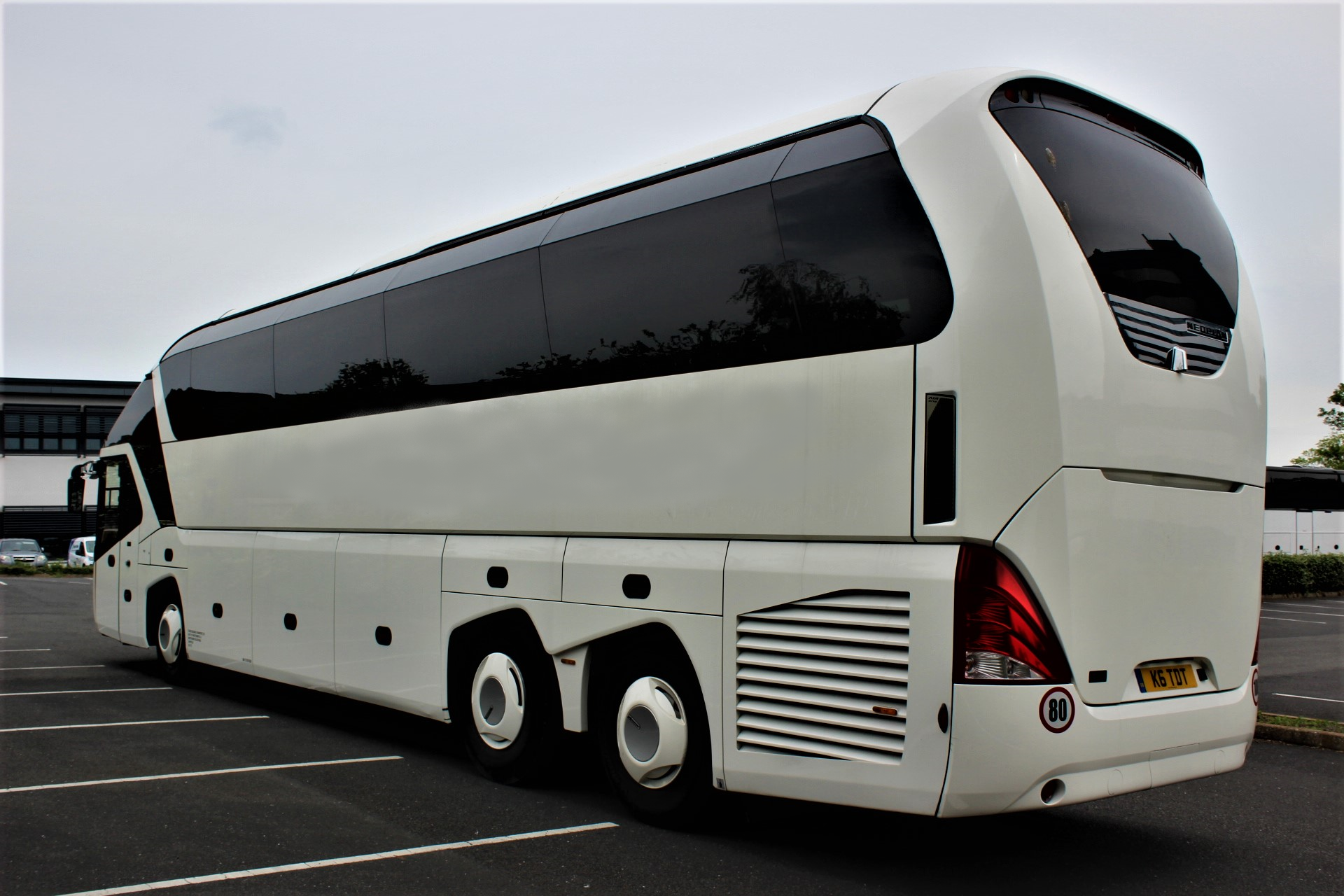 2013 NEOPLAN STARLINER II EEV 53 SEAT EXEC - Hills Coaches