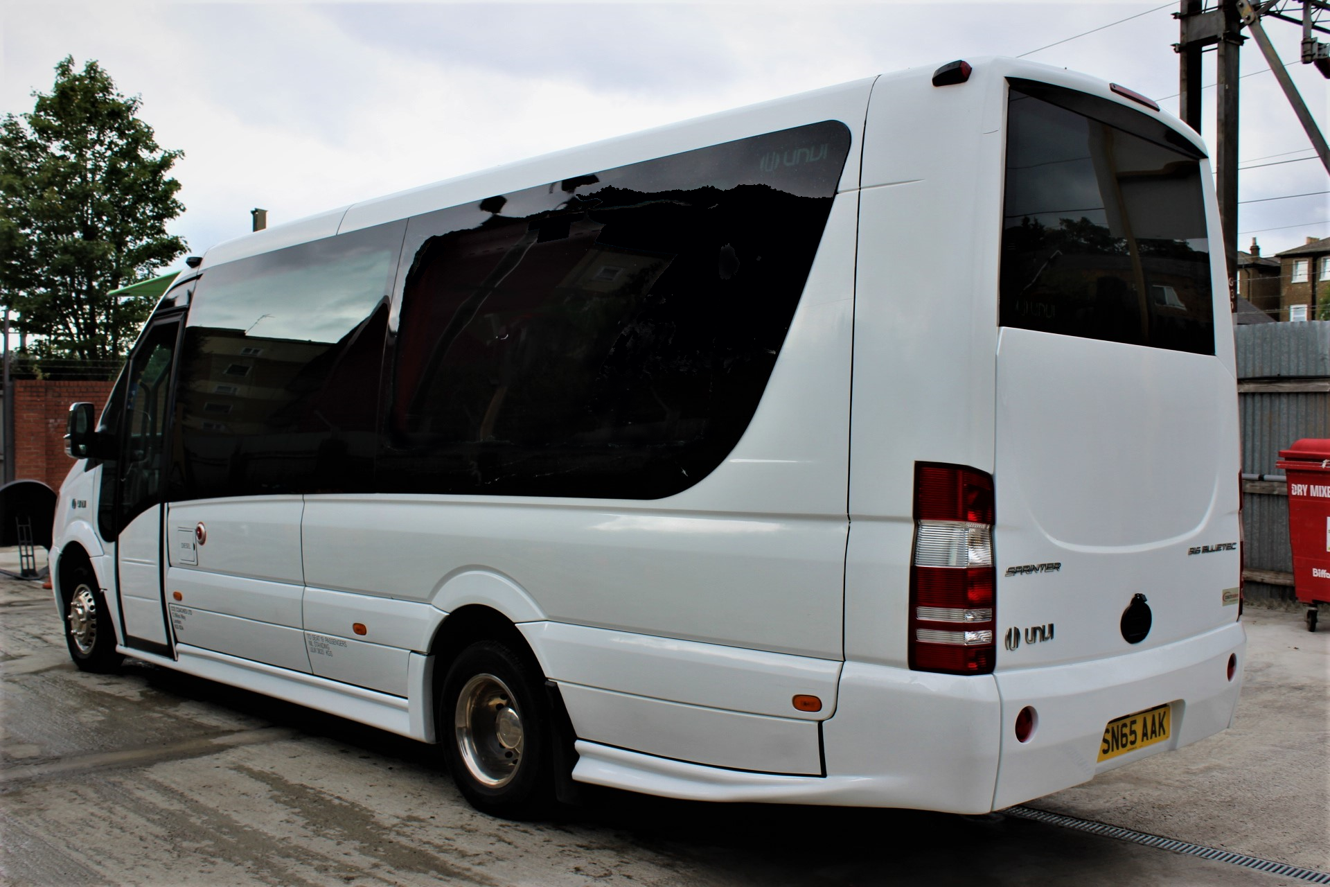 2015 MERCEDES-BENZ 516 UNVI VEGA XL 19 SEATS EURO 6 - Hills Coaches